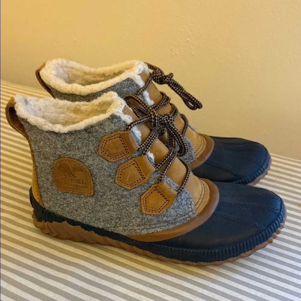 Sorel Out N About Plus Felt Winter Boots - Navy, Gray, and Tan